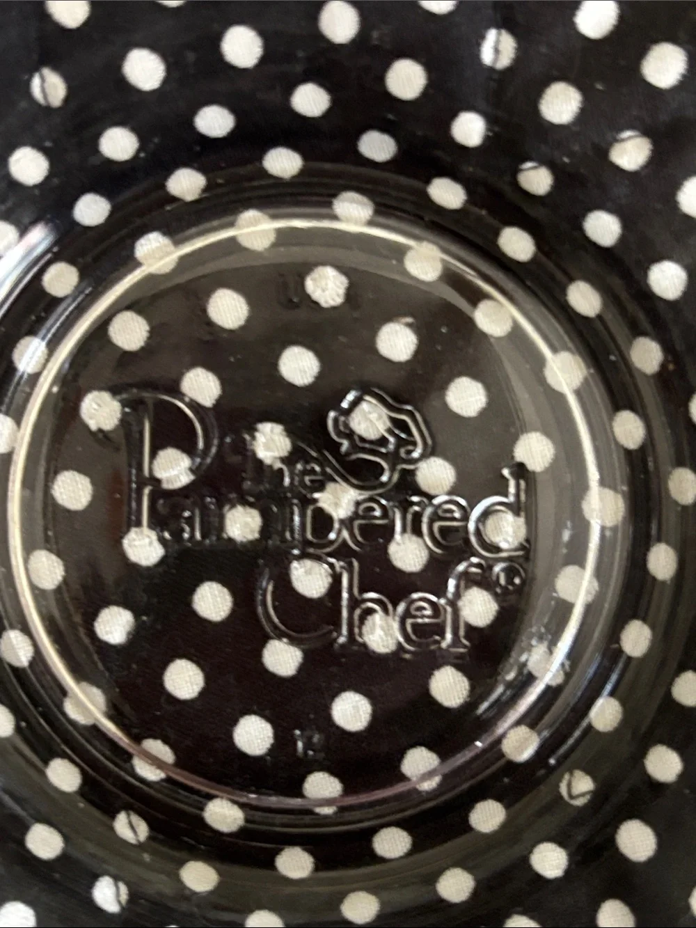 Like new! Pampered Chef Clear Glass Prep Bowls with White Lids - Set of 2